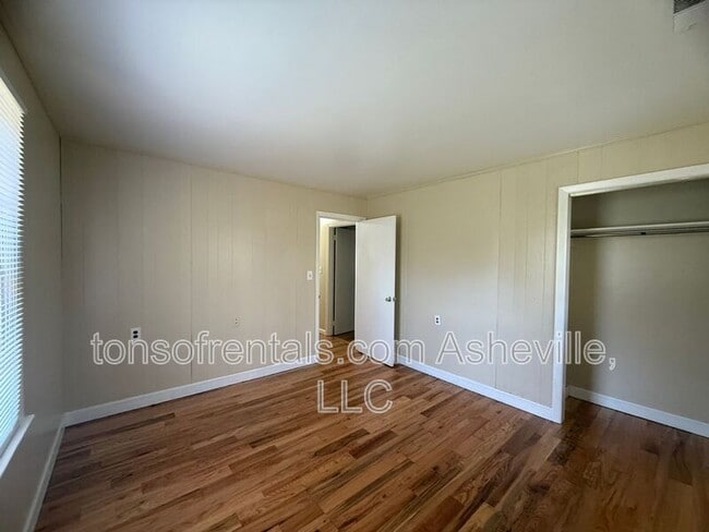 Building Photo - 161 Dogwood Dr