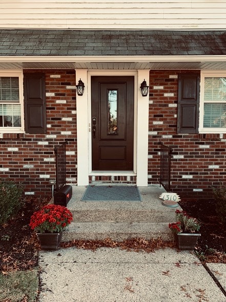 Private front door entrance to 2nd Floor Apt - 1310 W Kings Hwy
