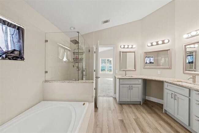 Building Photo - 12524 Midpointe Dr