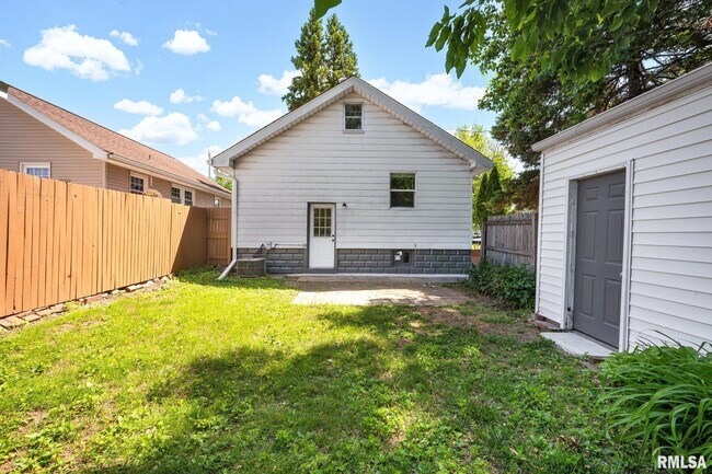 Building Photo - 1413 W Gilbert Ave