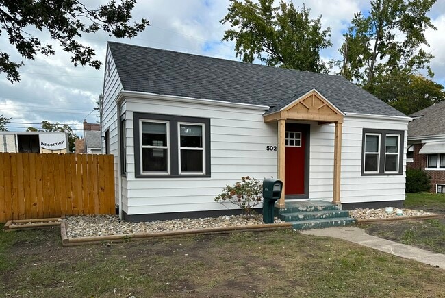 Building Photo - 502 E Homer St