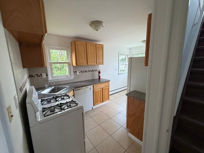 Building Photo - 98 Craske St