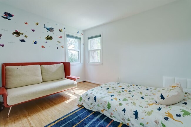 Building Photo - 984 Danby Dr