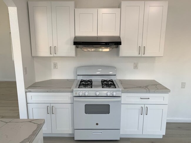 Building Photo - Full remodeled 4 bedroom 3 Bathroom home