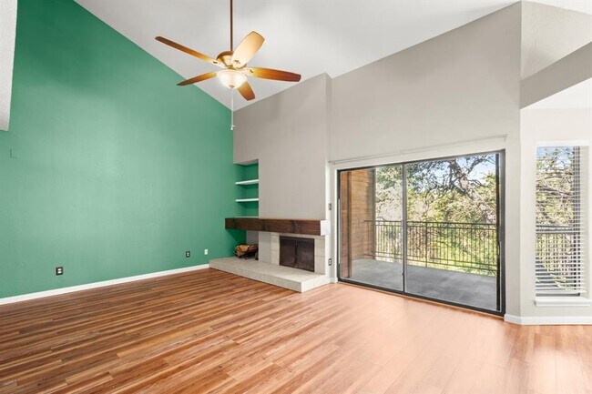 Building Photo - 4711 Spicewood Springs Rd