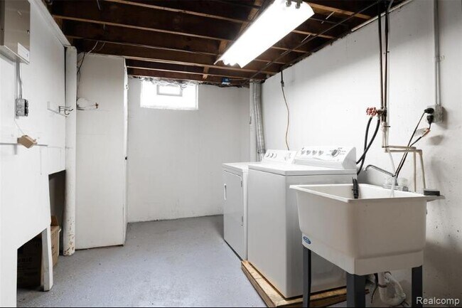 Building Photo - 3403 Woodland Ave