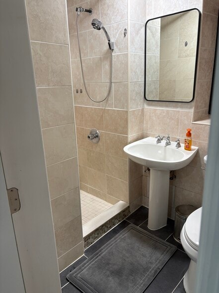 Building Photo - 10815 63rd Rd