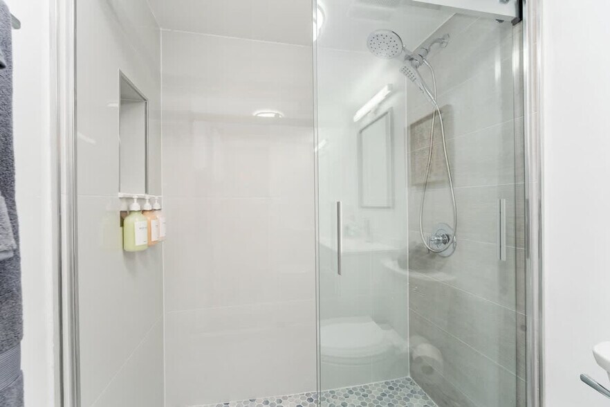 Building Photo - 2360 SW Archer Rd