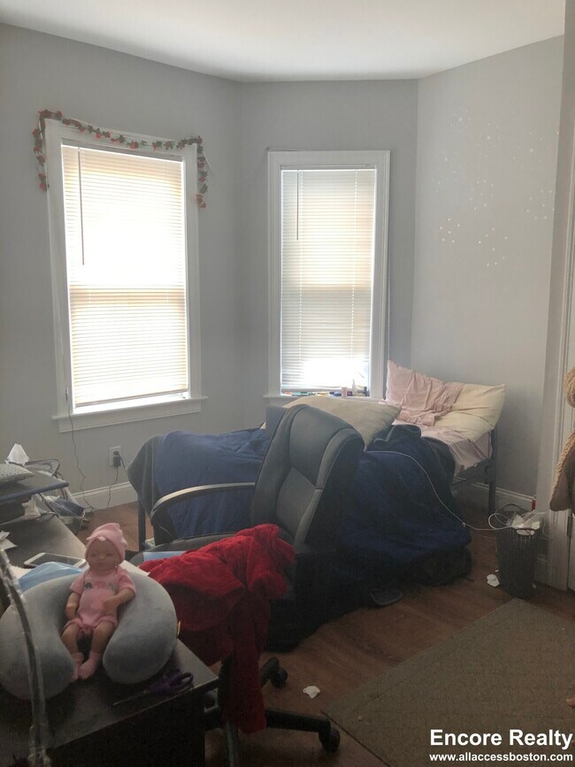 Building Photo - 38 Crescent Ave