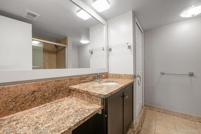 Building Photo - 8657 Kennedy Cir N
