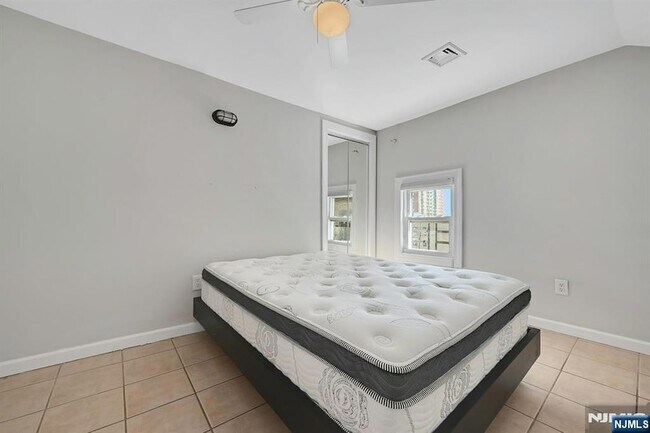 Building Photo - 30 Columbia Terrace