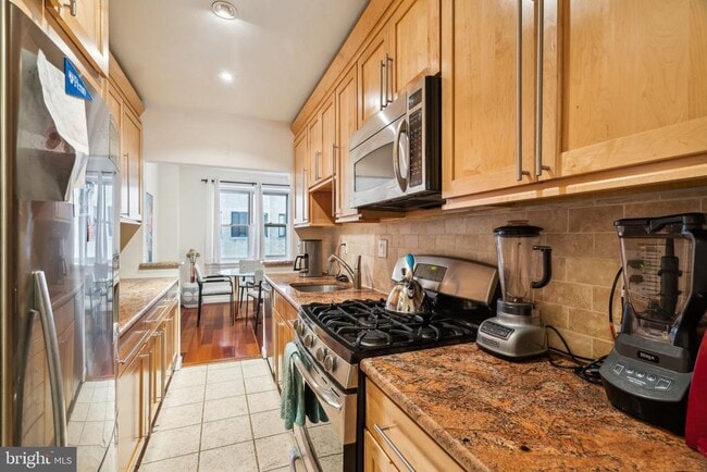 Building Photo - 220 W Rittenhouse Square