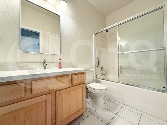 Building Photo - 320 S 70th St