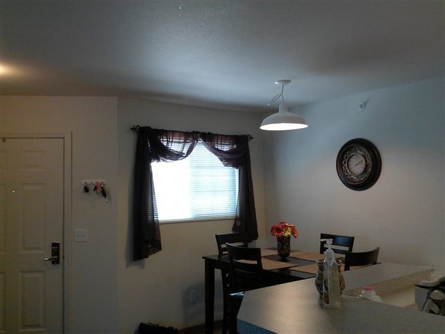 Building Photo - 15240 Red Tail Dr
