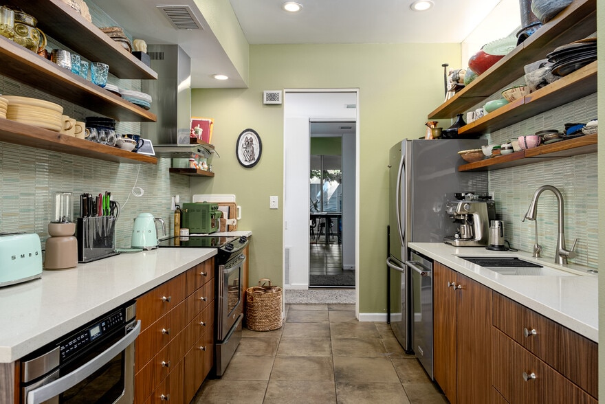 Building Photo - 17 Desert Lakes Dr