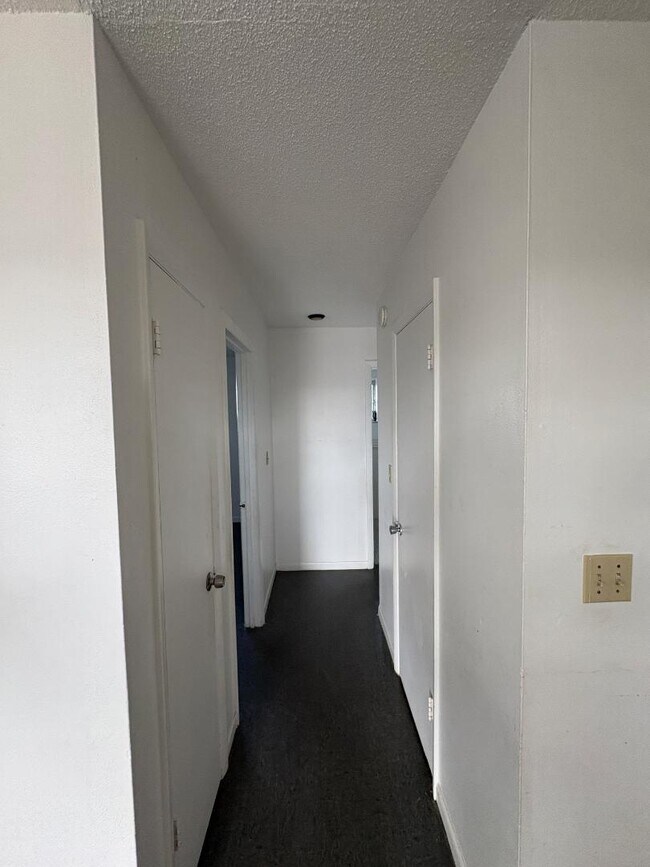 Building Photo - 1406 Barton Rd