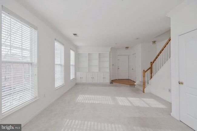 Building Photo - 5108 English Terrace