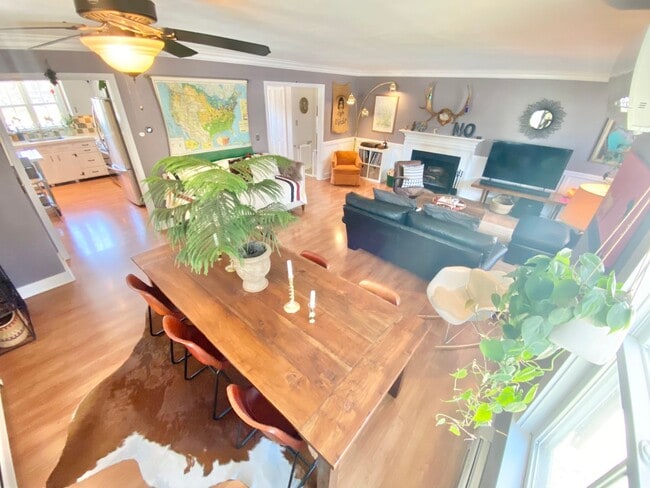 Building Photo - Charming 3-Bedroom 2-Bathroom Ranch in Laurel Hill Available 6/1