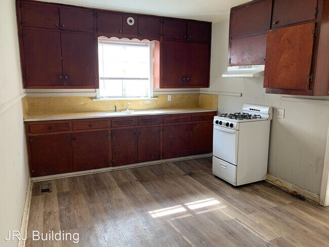 Building Photo - 2 br, 1 bath House - 707 W. 16th Street