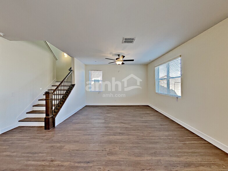 Building Photo - 5938 W Columbine Dr