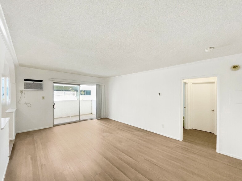 Building Photo - 960 Larrabee St