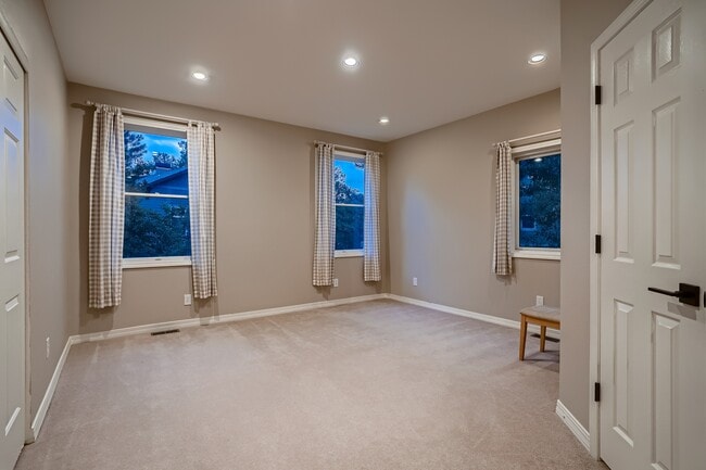 Building Photo - 7046 Forest Ridge Cir