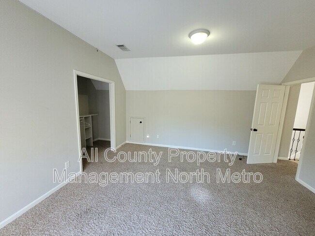 Building Photo - 6325 Hampton Highlands Dr