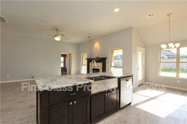 Building Photo - 4005 Brougham Way