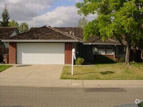 Building Photo - Charming 3 Bedroom 2 Bath Home in Elk Grov...