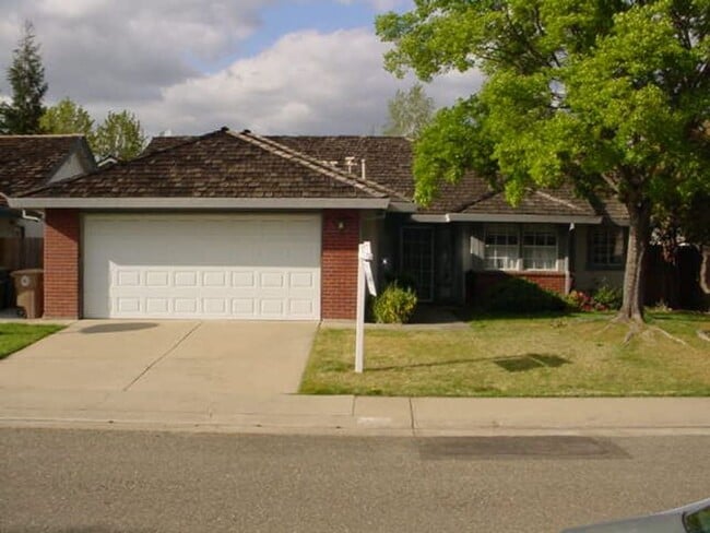 Primary Photo - Charming 3 Bedroom 2 Bath Home in Elk Grov...