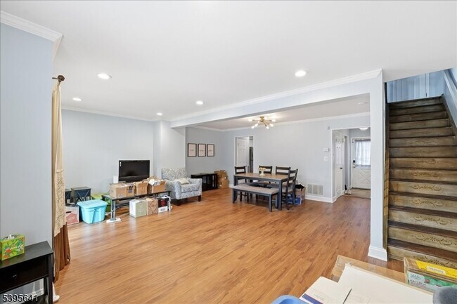 Building Photo - 2606 Trafalgar Square