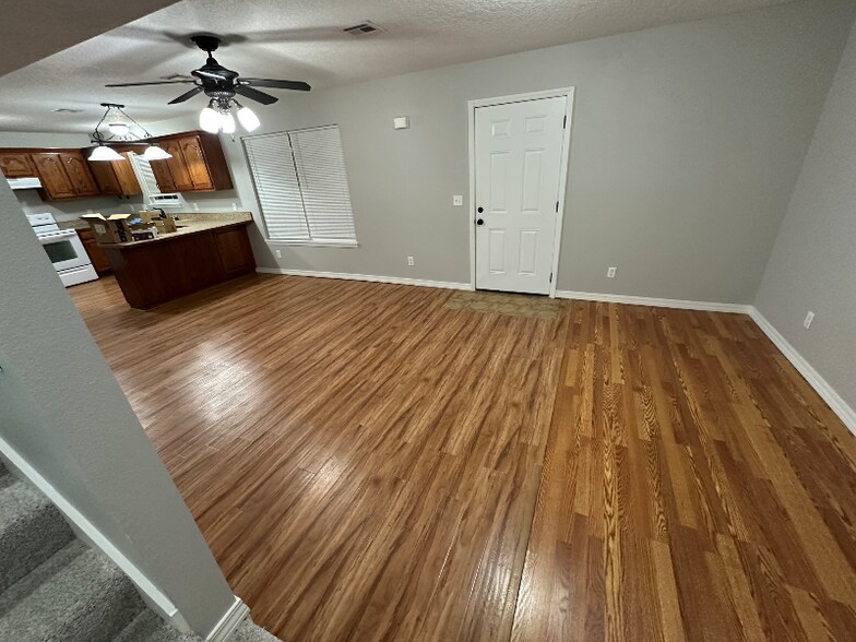 Building Photo - 544 Centennial St