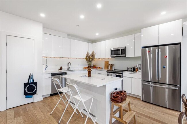 Building Photo - 71 Richmond St