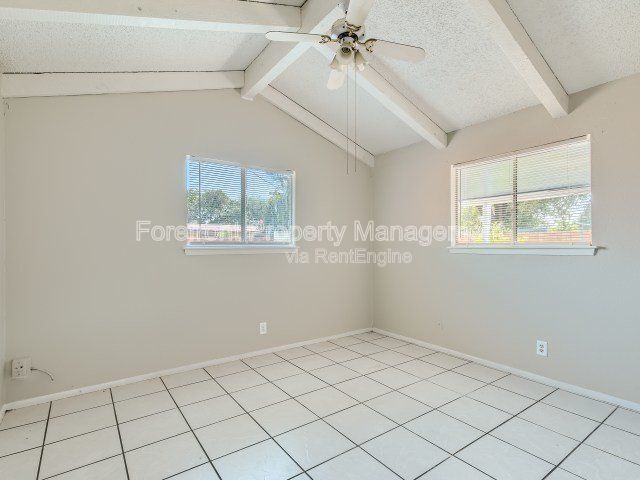 Building Photo - 7422 Stonehouse Dr