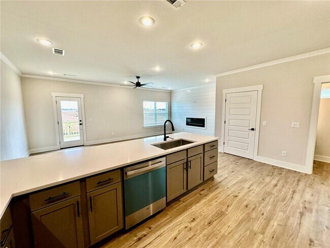 Building Photo - 2805 SW Hampshire Ave