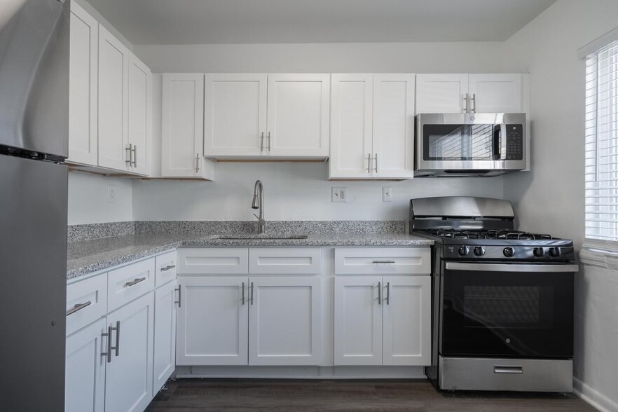 Primary Photo - Crossroads Townhomes