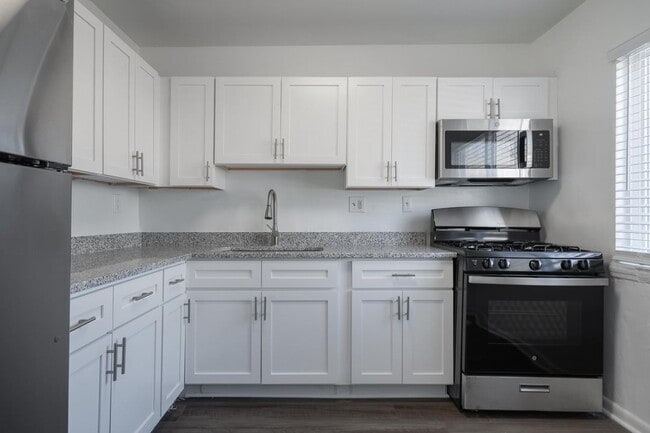 Primary Photo - Crossroads Townhomes
