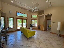 Building Photo - 340A Longhorn Ln