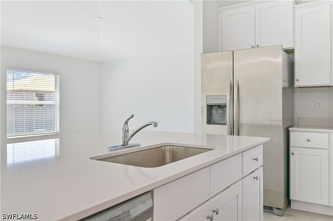 Building Photo - 2901 SW 18th Pl