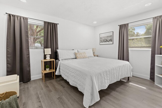 Building Photo - 3204 NW 10th St