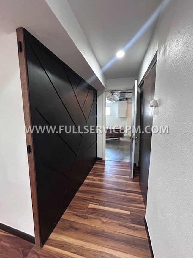 Building Photo - Exceptional South Beacon Hill 3 BD 2 BA! Huge Deck!