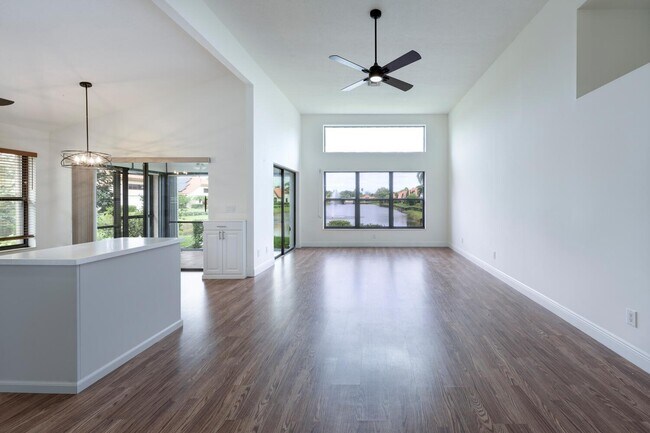 Building Photo - 2843 SW Mariposa Cir