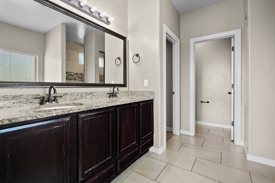 Building Photo - 12540 Arrow Weed Dr