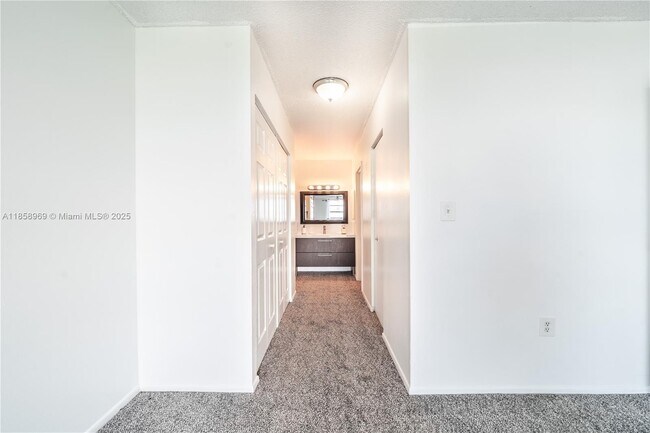 Building Photo - 2500 NE 135th St