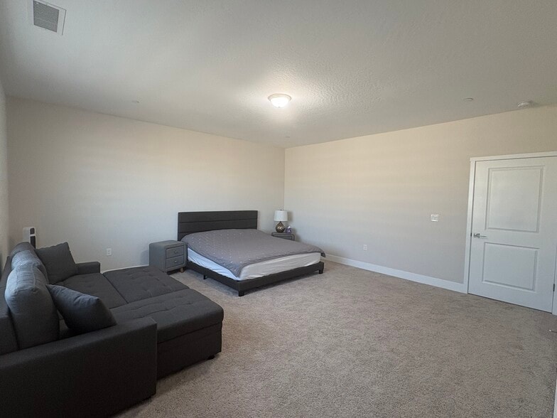 Building Photo - 2875 E Colina Dr