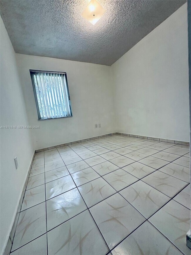 Building Photo - 18501 SW 115th Ave