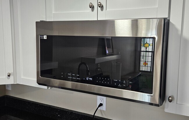 Building Photo - 4633 Kernwood Ave