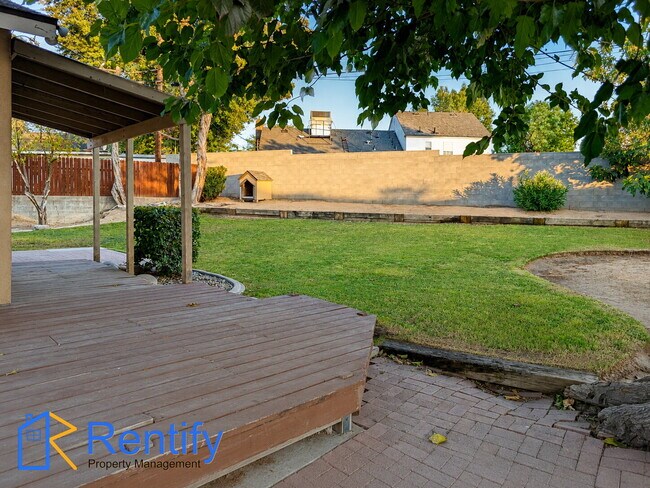Building Photo - Charming 3bed/2bath Rustic Mid-Century Home