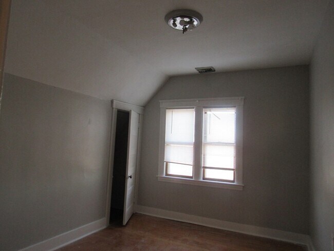 Building Photo - 98 Brookline St