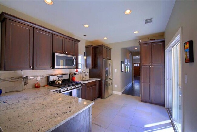 Building Photo - 5106 Caswell Ave